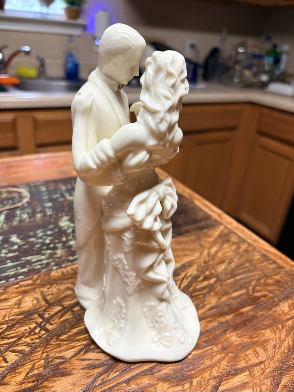 Vintage La Vie Wedding Porcelain Dancing Couple Figurine White & Gold 8.5" - Picture 7 of 8